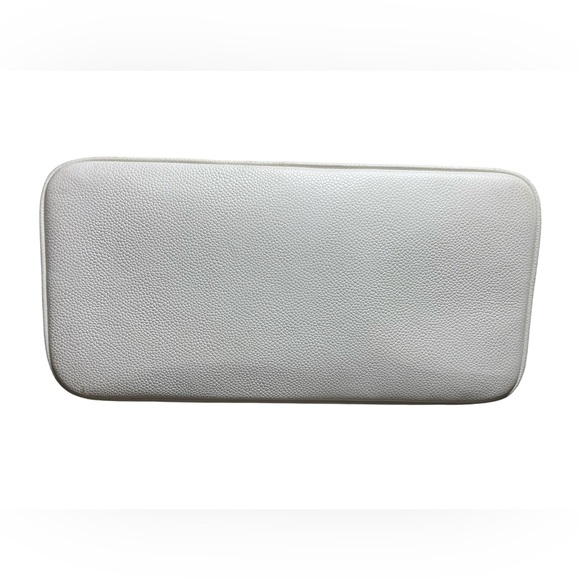 CHANEL Caviar Quilted Medallion Tote White - Picture 5 of 15